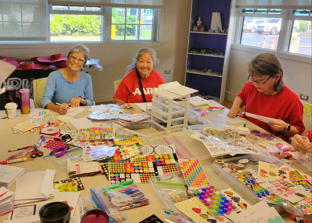 AARP Cupid Crew delivers Valentine’s Day roses to kūpuna throughout