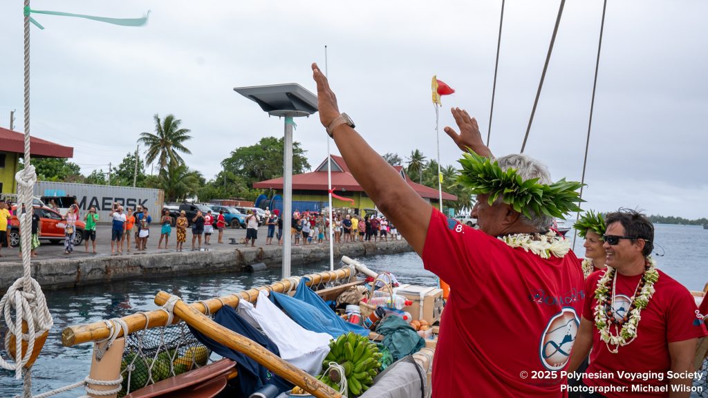 Voyaging canoes Hōkūleʻa, Hikianalia leave Tahiti and are approaching Cook Islands