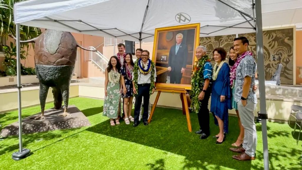 The official state portrait of Hawai'i's state eight governor, David Ige, was painted by Native Hawaiian artist and Maui resident Kirk Kurokawa and unveiled during a ceremony on Sept. 21, 2025 at the Hawaiʻi State Art Museum. (Screenshot of video by Hawaiʻi State Foundation on Culture and the Arts)