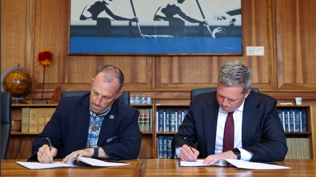 Hawaiʻi Gov. Josh Green (left) and Secretary of the Army Dan Driscoll sign a a non-binding statement of principles on Sept. 29, 2025, about state-owned land that currently is being used by the military. (Photo Courtesy: Office of Gov. Green)