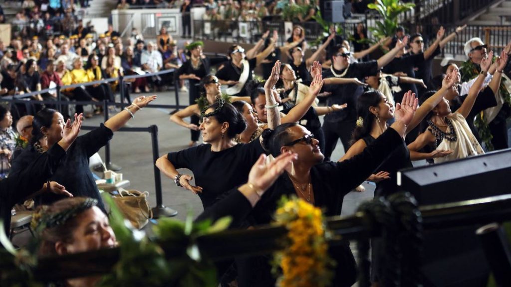 Hālau o Kekuhi closes the hoʻolewa for kumu hula Nalani Kanakaʻole with a dance featuring former and current students. (Kelsey Walling/Big Island Now)