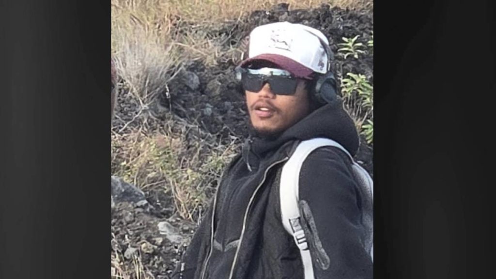 Hawaiʻi police search for man wanted in connection with an assault occurring on a bus