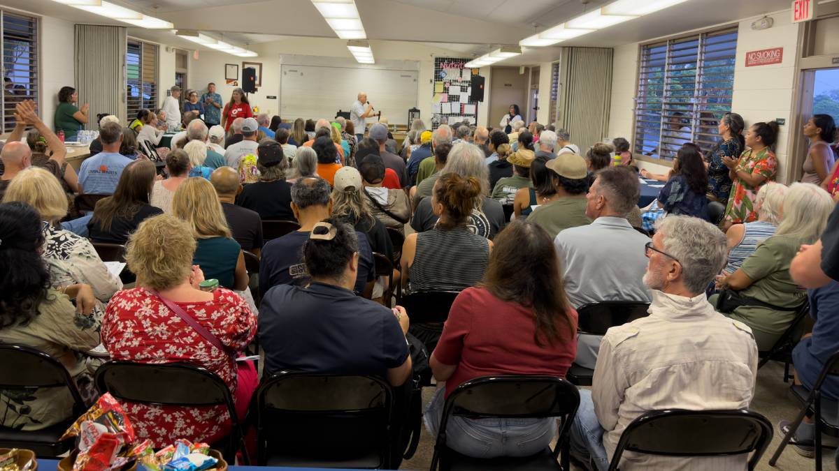 Hawai‘i County officials meet with South Kona residents impacted by 6.0-magnitude earthquake