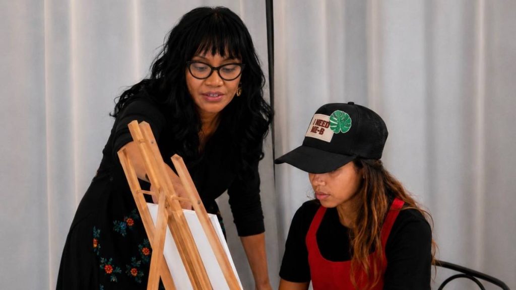 Business Monday: Maui artist opens Paint Aloha gallery in Waikōloa with classes for all ages