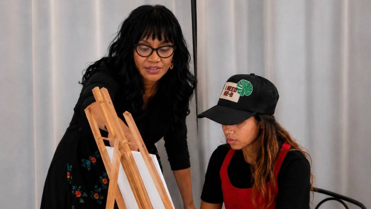 Business Monday: Maui artist opens Paint Aloha gallery in Waikōloa with classes for all ages