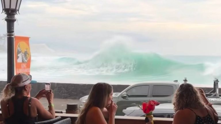 Raging: ‘Jaw-dropping’ surf on display along Big Island south-facing shores as south-southwest swell peaks