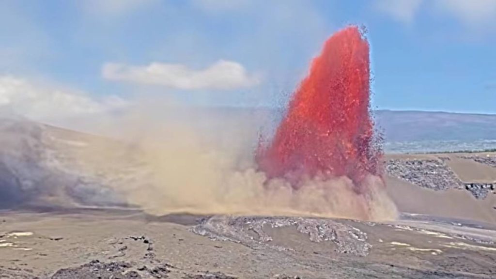 Update: Episode 50 of the ongoing Halemaʻumaʻu eruption ends after 7 hours Tephra that was carried high into the ai...