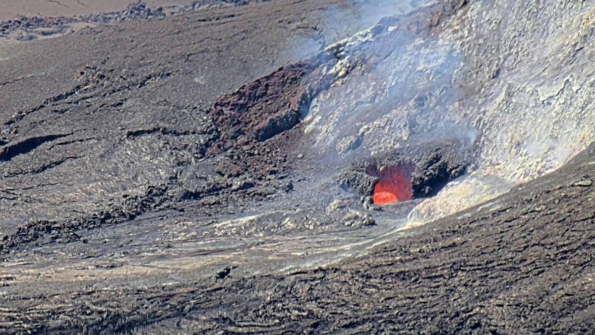 Small spatter bursts erupt from north vent ahead of Kīlauea Episode 51 lava fountaining
