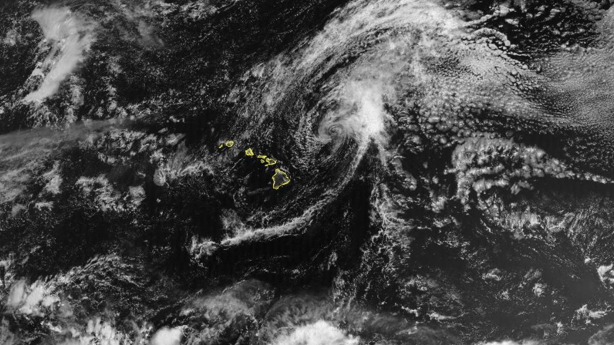 Tropical Storm Fausto Tuesday update: Storm continues to weaken, moves slightly away from Big Island