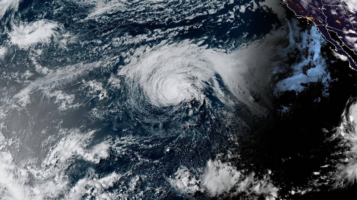 Hurricane Fausto Sunday update #2: Fausto now 740 miles east of Hilo