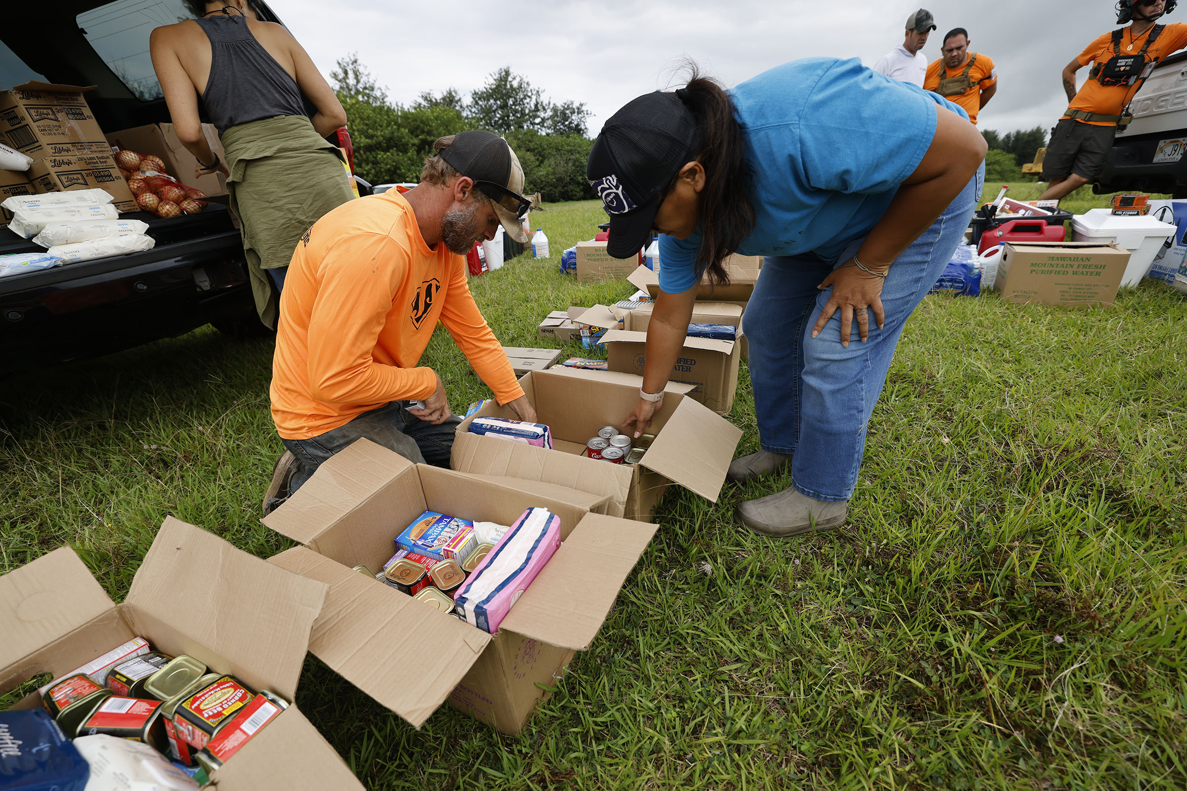 Office of Hawaiian Affairs delivers supplies to isolated Kaʻū communities