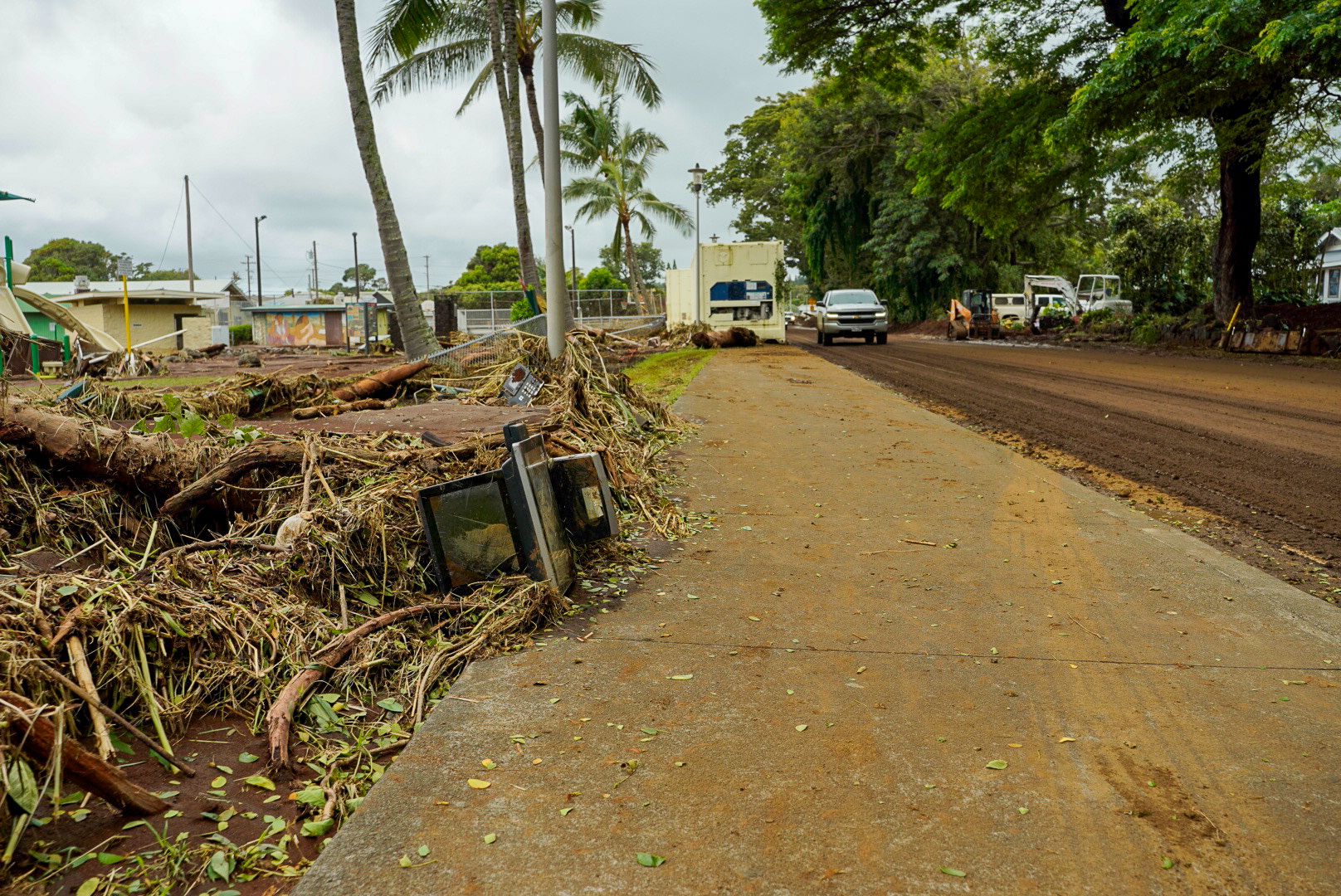 Department of Transportation reports that no Hawaiʻi Island communities remain isolated