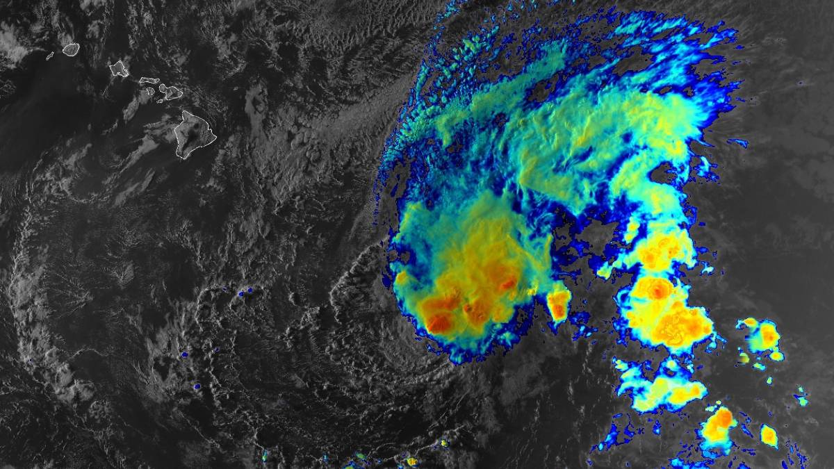 Moke holding steady as it advances toward Hawaiʻi; Big Island forecast to feel brunt of impacts from new tropical storm
