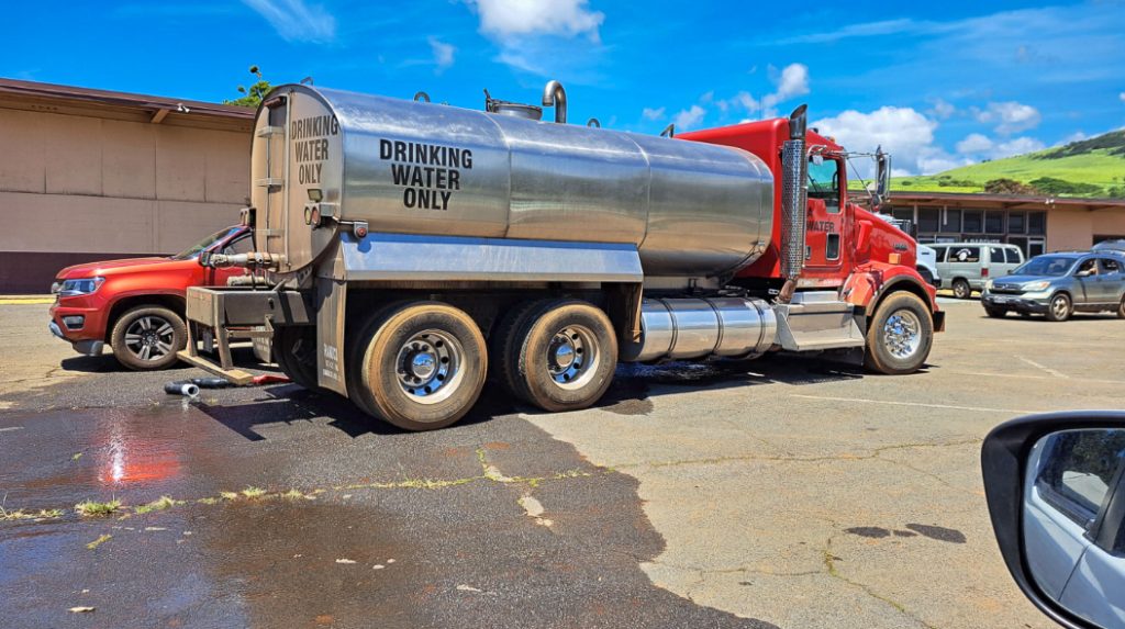 A potable water tanker is located in the Island Market parking lot across from Ace Hardware, from 
6 a.m. to 6 p.m. (Photo: Department of Water Supply)