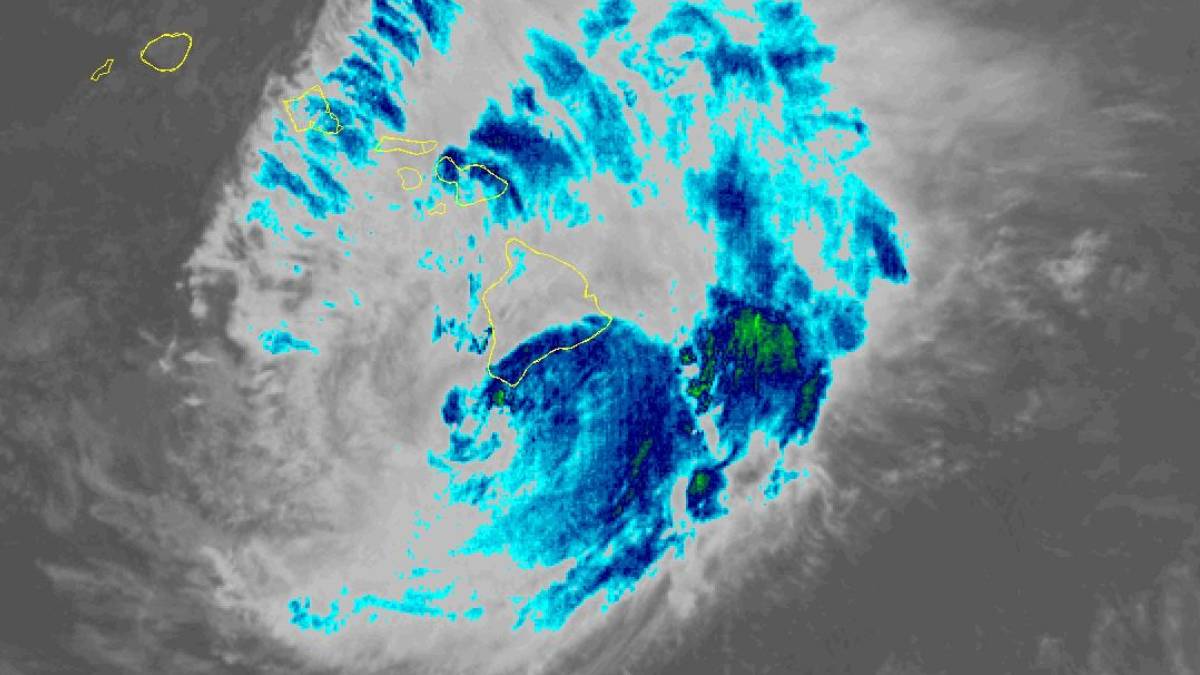 Hurricane Lala's eyewall brushes southern Big Island; flash flood warning extended for Puna, Ka‘ū Districts as winds, rain persist