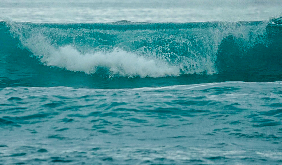 High surf in Kona from swells created by Hurricane Lowell on Sept. 7, 2026. (Tiffany DeMasters/BigIslandNow)