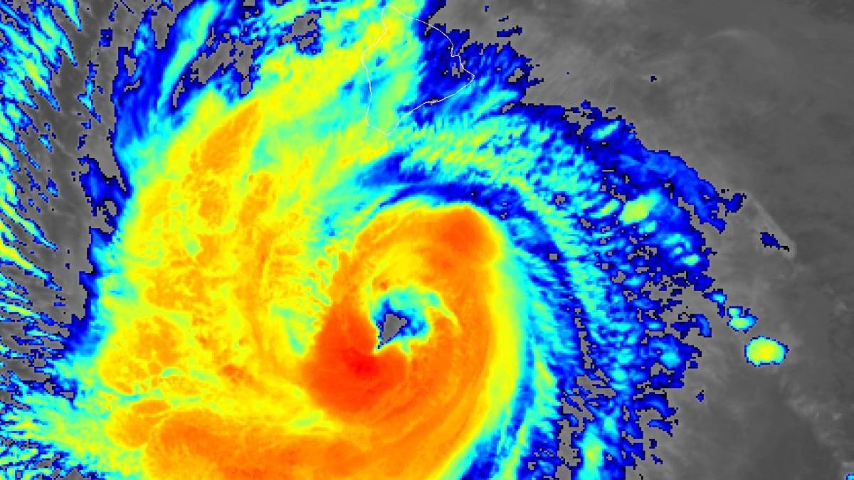 Nolo stationary south of Big Island; tropical storm conditions, large swells start to impact some areas