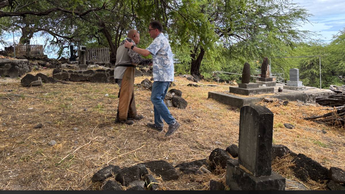 Acting Lt. Governor Keith Regan greets the groundskeeper at Waiʻanae Japanese Cemetery (Photo Courtesy: Hawaiʻi Department of Accounting and General Services)
