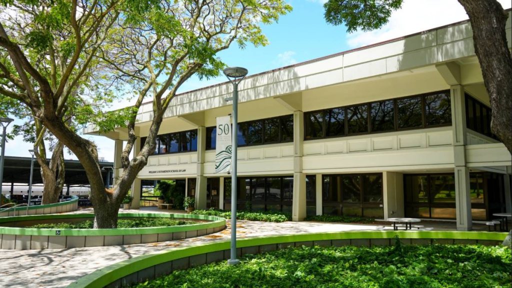 University of Hawai??i law school brings recruitment events to Big Island
