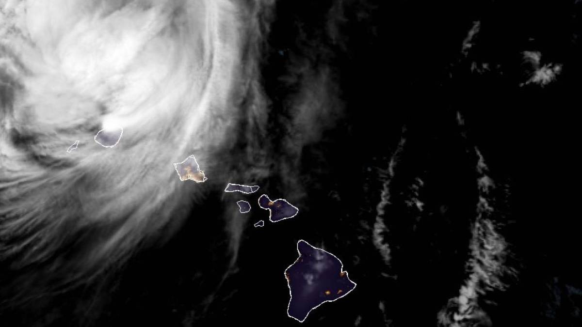 High surf warning for south and west shores on Hawai‘i Island with swells up to 16 feet