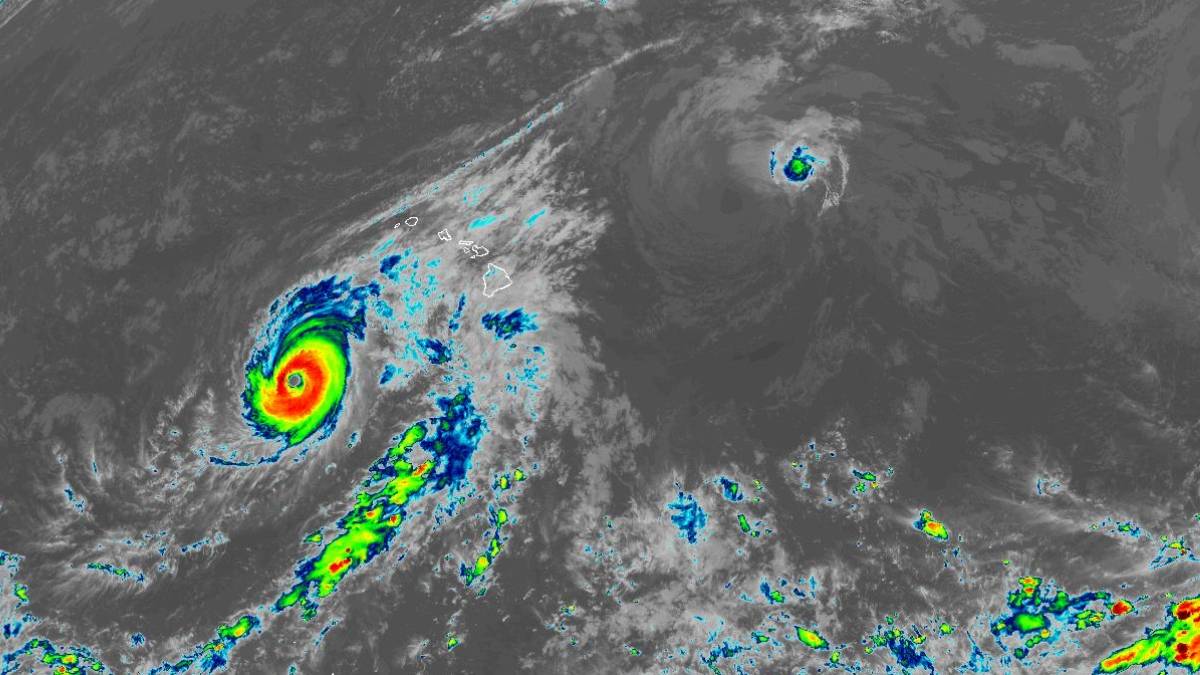 High surf warning issued for parts of Big Island as Hurricane Lowell moves north