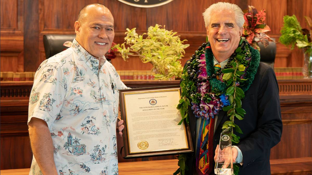 Chief Justice Vladimir P. Devens presents 2026 Jurist of the Year award to Family Court Judge James Rouse. (Photo Courtesy: Hawaiʻi State Judiciary).