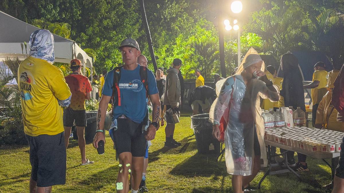 Around 5 a.m. on raceday, athletes arrived near the start of the Ironman World Championship course and were greeted by puddles and drizzle in Kailua-Kona. Oct. 10, 2026 (Tiffany DeMasters/Big Island Now)
