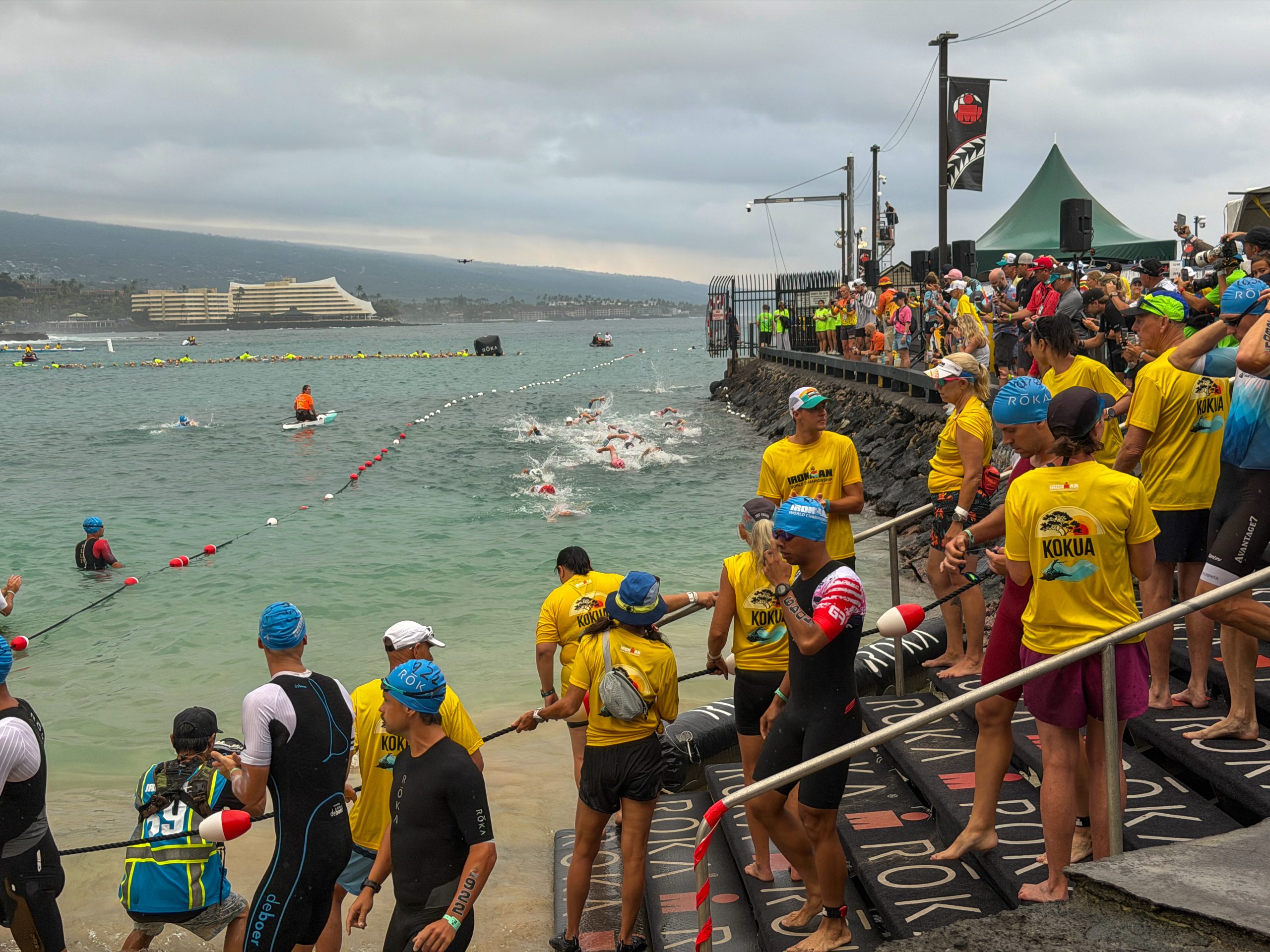 Ironman World Championship underway in Kona: Van Riel first after men’s swim, Charles-Barclay leads women