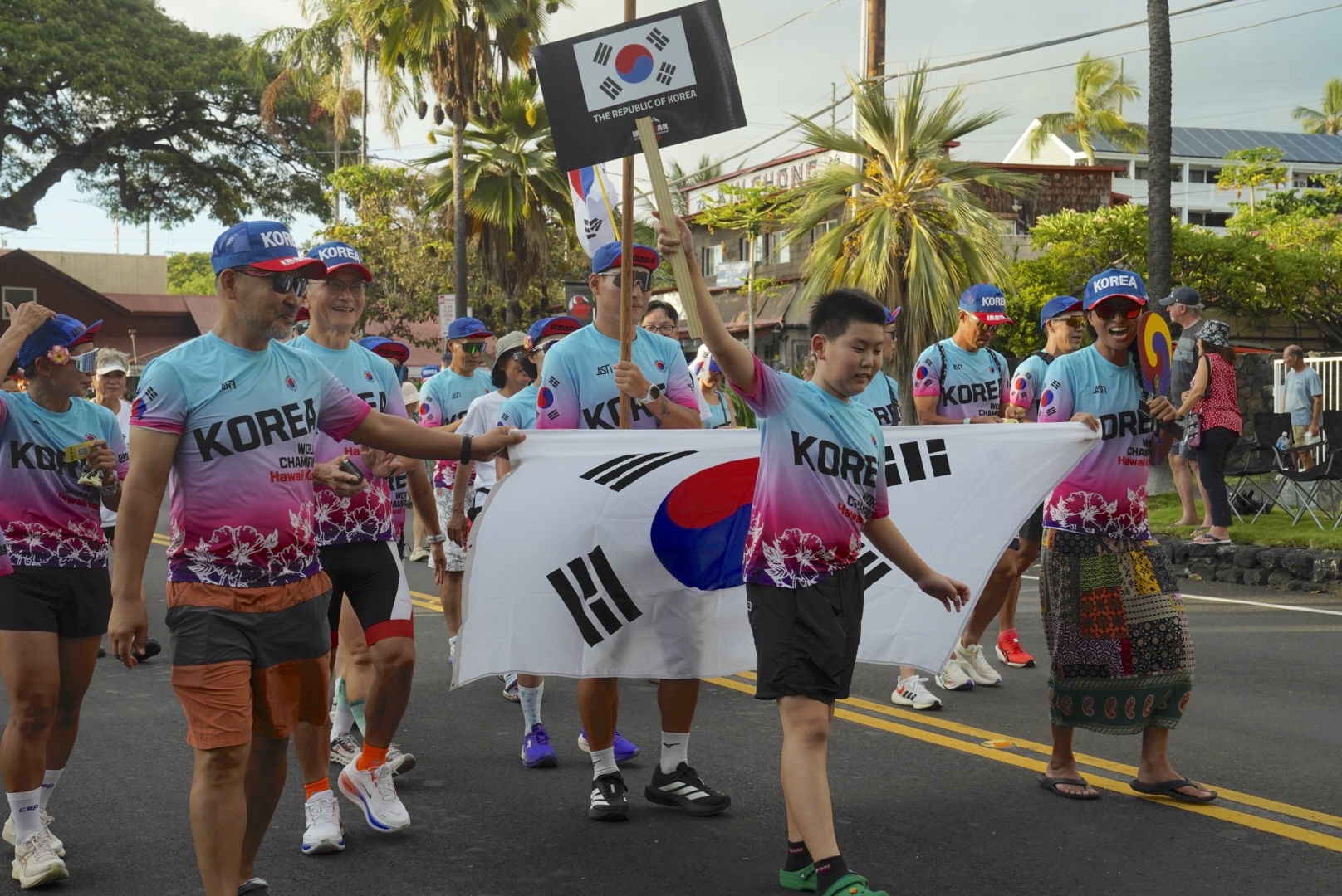 Triathletes flood Ali‘i Drive for Ironman’s Parade of Nations